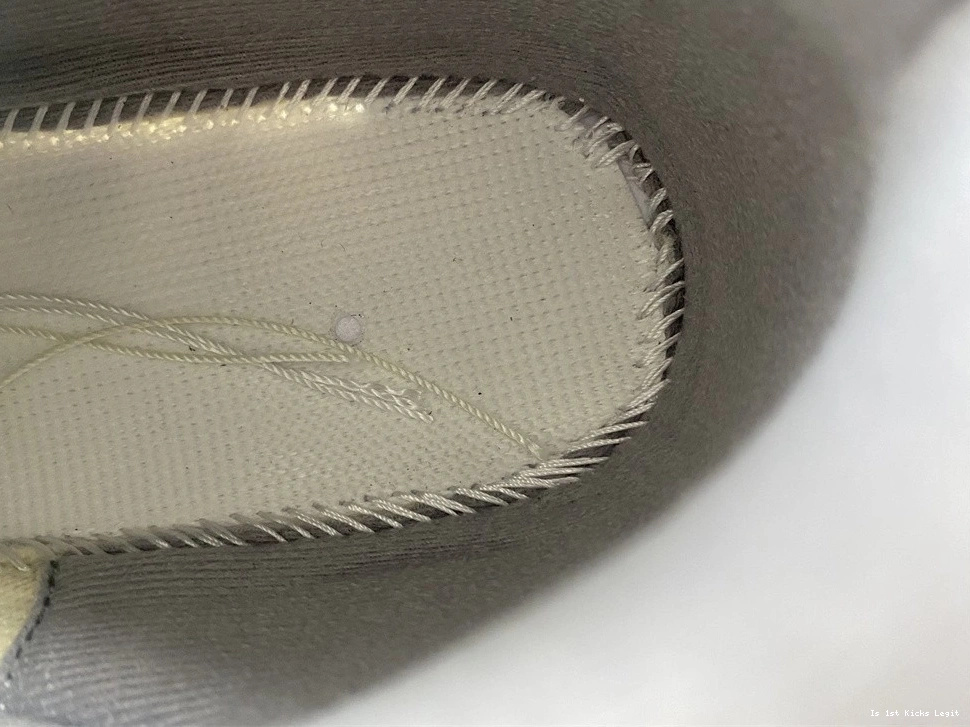 - Retro Jordan DH7139-100 Muslin 3 1103